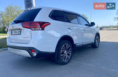 Внедорожник / Кроссовер Mitsubishi Outlander 2015 в 
