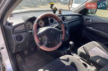 Внедорожник / Кроссовер Mitsubishi Outlander 2006 в 