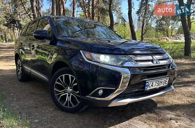 Внедорожник / Кроссовер Mitsubishi Outlander 2015 в Киеве