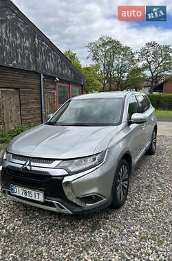 Позашляховик / Кросовер Mitsubishi Outlander 2019 в Южному