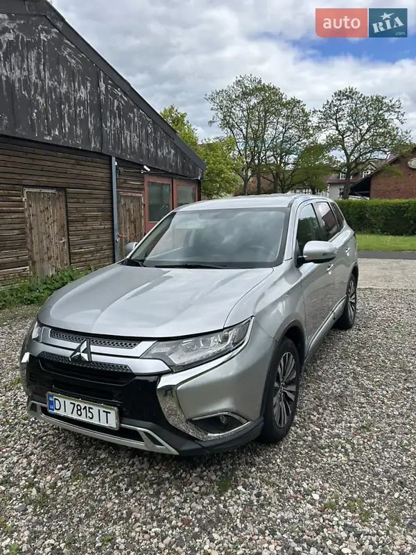 Mitsubishi Outlander 2019 VIN JA4AZ3A31LZ025228 фото оголошення 18 з 51