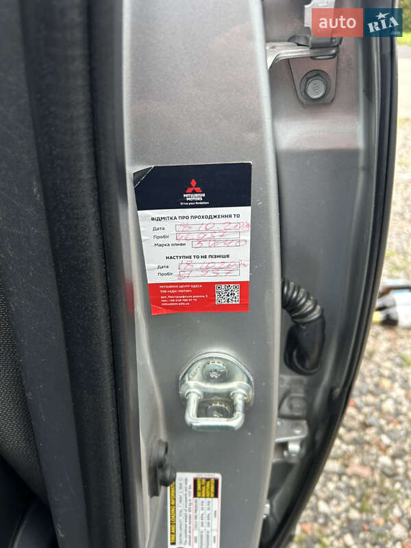 Позашляховик / Кросовер Mitsubishi Outlander 2019 в Южному