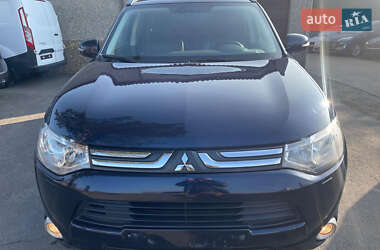 Внедорожник / Кроссовер Mitsubishi Outlander 2013 в 