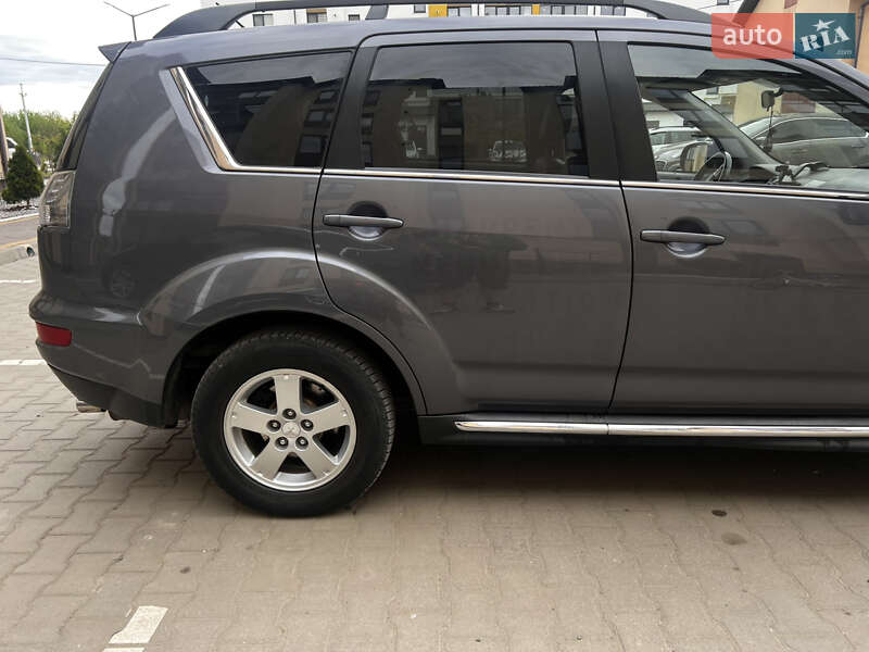 Внедорожник / Кроссовер Mitsubishi Outlander 2010 в Ковеле