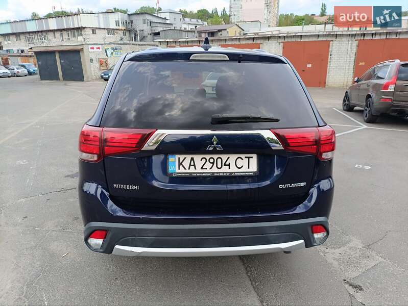 Внедорожник / Кроссовер Mitsubishi Outlander 2018 в Киеве
