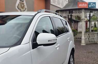 Внедорожник / Кроссовер Mitsubishi Outlander 2011 в 