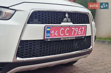 Внедорожник / Кроссовер Mitsubishi Outlander 2011 в 