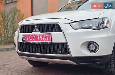 Внедорожник / Кроссовер Mitsubishi Outlander 2011 в 