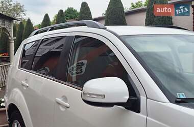 Внедорожник / Кроссовер Mitsubishi Outlander 2011 в 