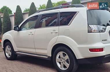 Внедорожник / Кроссовер Mitsubishi Outlander 2011 в 
