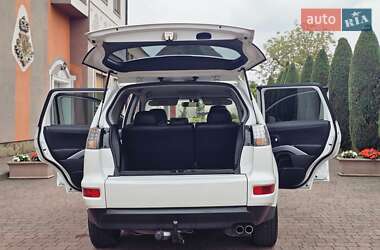 Внедорожник / Кроссовер Mitsubishi Outlander 2011 в 
