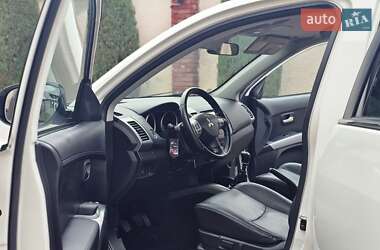 Внедорожник / Кроссовер Mitsubishi Outlander 2011 в 