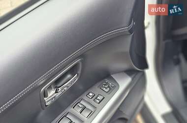 Внедорожник / Кроссовер Mitsubishi Outlander 2011 в 