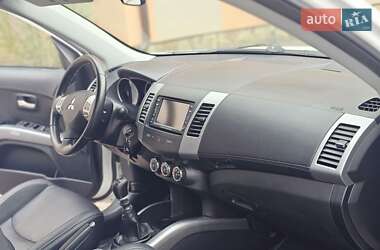 Внедорожник / Кроссовер Mitsubishi Outlander 2011 в 