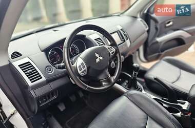 Внедорожник / Кроссовер Mitsubishi Outlander 2011 в 