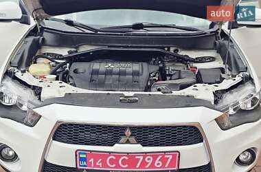 Внедорожник / Кроссовер Mitsubishi Outlander 2011 в 