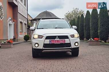 Внедорожник / Кроссовер Mitsubishi Outlander 2011 в 