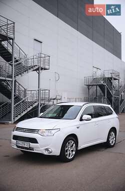 Внедорожник / Кроссовер Mitsubishi Outlander 2014 в Киеве