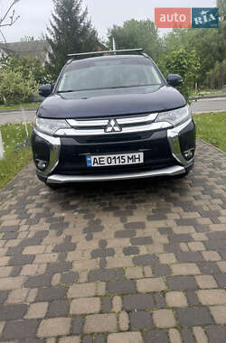 Внедорожник / Кроссовер Mitsubishi Outlander 2016 в Киеве