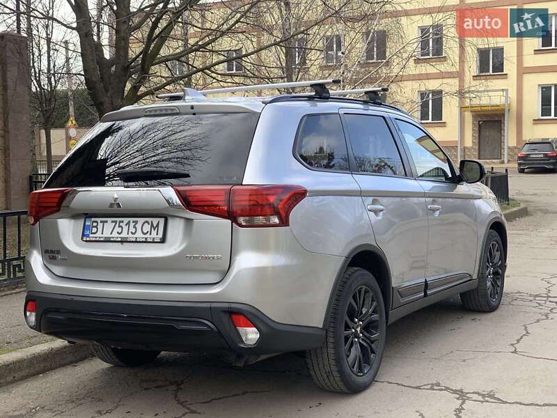 Внедорожник / Кроссовер Mitsubishi Outlander 2018 в Николаеве