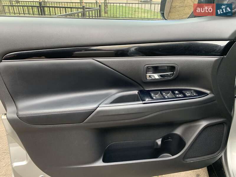 Внедорожник / Кроссовер Mitsubishi Outlander 2018 в Николаеве
