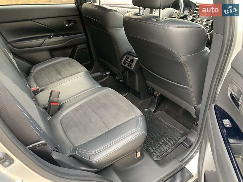 Внедорожник / Кроссовер Mitsubishi Outlander 2018 в Николаеве