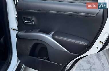 Внедорожник / Кроссовер Mitsubishi Outlander 2010 в 