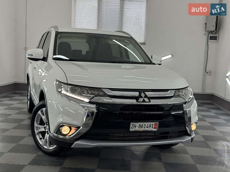 Внедорожник / Кроссовер Mitsubishi Outlander 2017 в 