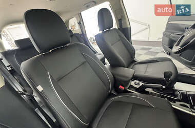 Внедорожник / Кроссовер Mitsubishi Outlander 2017 в 