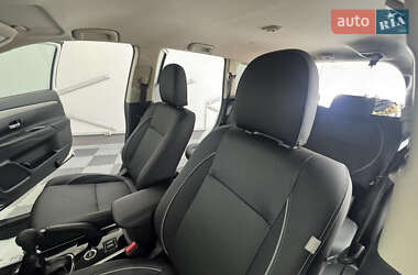 Внедорожник / Кроссовер Mitsubishi Outlander 2017 в 