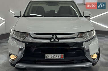 Внедорожник / Кроссовер Mitsubishi Outlander 2017 в 