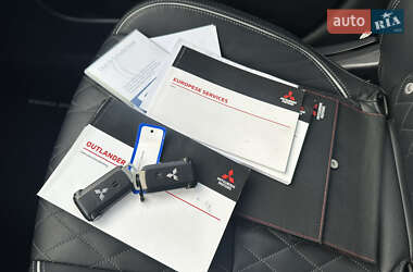 Позашляховик / Кросовер Mitsubishi Outlander 2020 в 