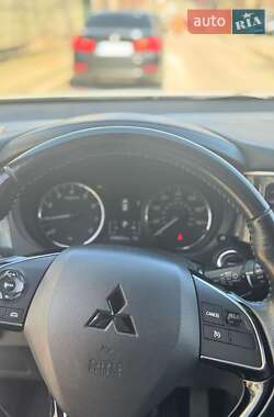 Внедорожник / Кроссовер Mitsubishi Outlander 2018 в 