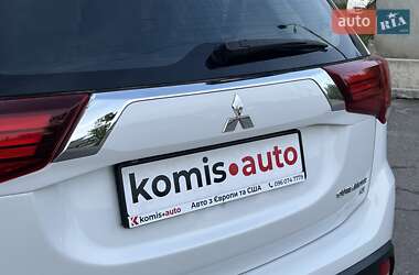 Позашляховик / Кросовер Mitsubishi Outlander 2015 в 