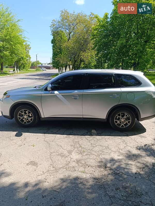 Позашляховик / Кросовер Mitsubishi Outlander 2015 в Знам'янці