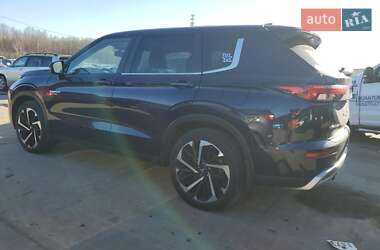 Позашляховик / Кросовер Mitsubishi Outlander 2023 в 