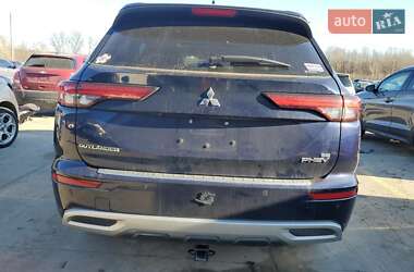 Позашляховик / Кросовер Mitsubishi Outlander 2023 в 