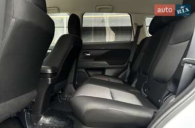 Внедорожник / Кроссовер Mitsubishi Outlander 2013 в 