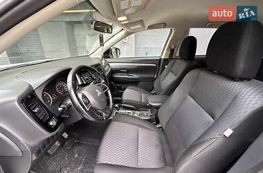 Внедорожник / Кроссовер Mitsubishi Outlander 2013 в 
