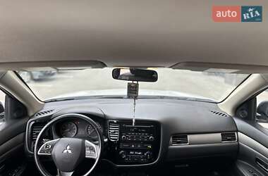 Внедорожник / Кроссовер Mitsubishi Outlander 2013 в 