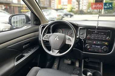 Внедорожник / Кроссовер Mitsubishi Outlander 2013 в 