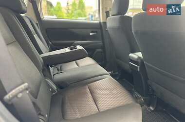 Внедорожник / Кроссовер Mitsubishi Outlander 2013 в 
