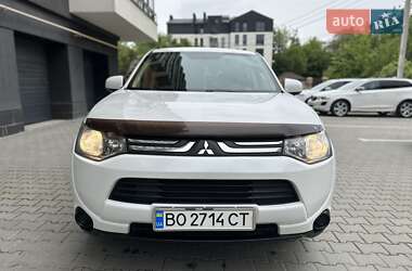 Внедорожник / Кроссовер Mitsubishi Outlander 2013 в 