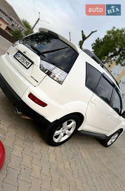 Позашляховик / Кросовер Mitsubishi Outlander 2012 в 