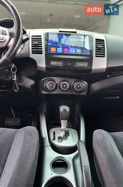 Позашляховик / Кросовер Mitsubishi Outlander 2012 в 