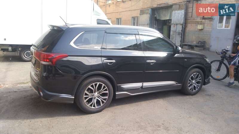 Позашляховик / Кросовер Mitsubishi Outlander 2015 в Полтаві фото 4 Позашляховик / Кросовер Mitsubishi Outlander 2015 в Полтаві
