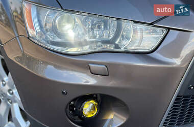 Внедорожник / Кроссовер Mitsubishi Outlander 2011 в 