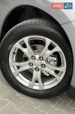 Позашляховик / Кросовер Mitsubishi Outlander 2013 в 