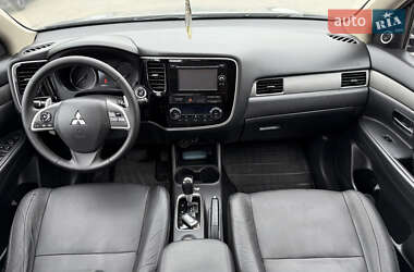 Позашляховик / Кросовер Mitsubishi Outlander 2013 в 