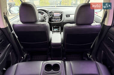 Позашляховик / Кросовер Mitsubishi Outlander 2013 в 